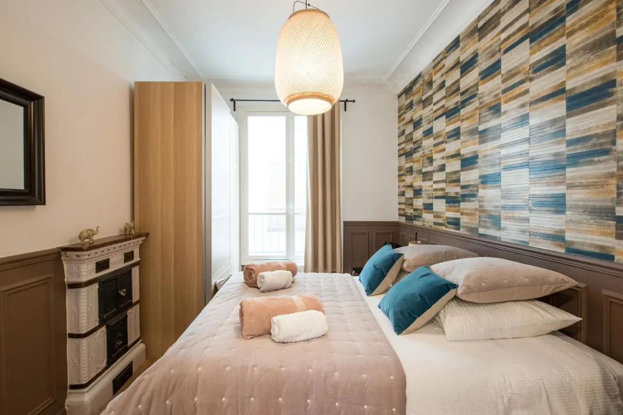 Apartament 2 Bedroom Near Tour Eiffel & Trocadero Paryż
