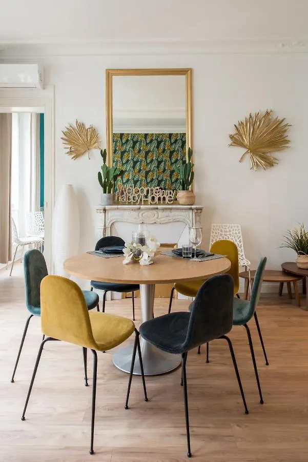2 Bedroom Near Tour Eiffel & Trocadero Paryż
