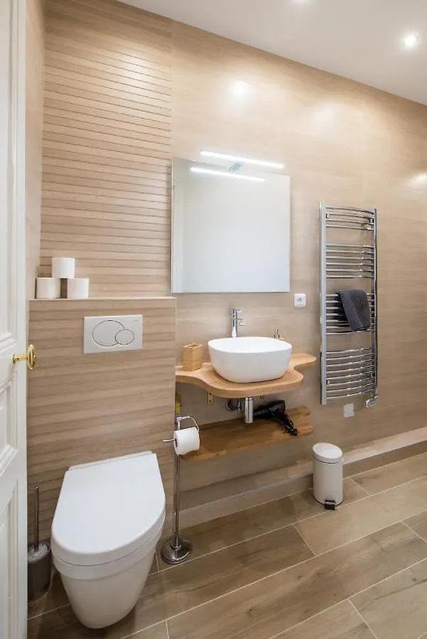 2 Bedroom Near Tour Eiffel & Trocadero Apartament