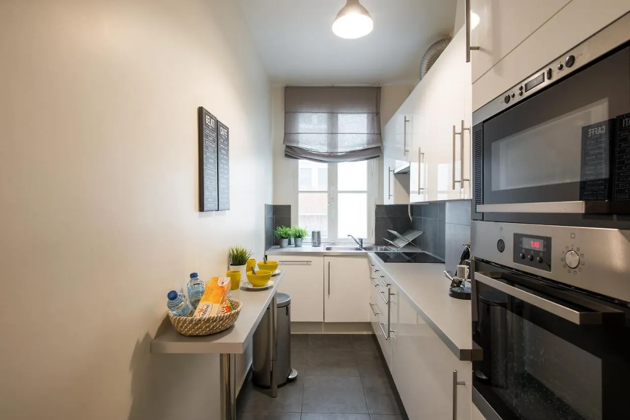 2 Bedroom Near Tour Eiffel & Trocadero *